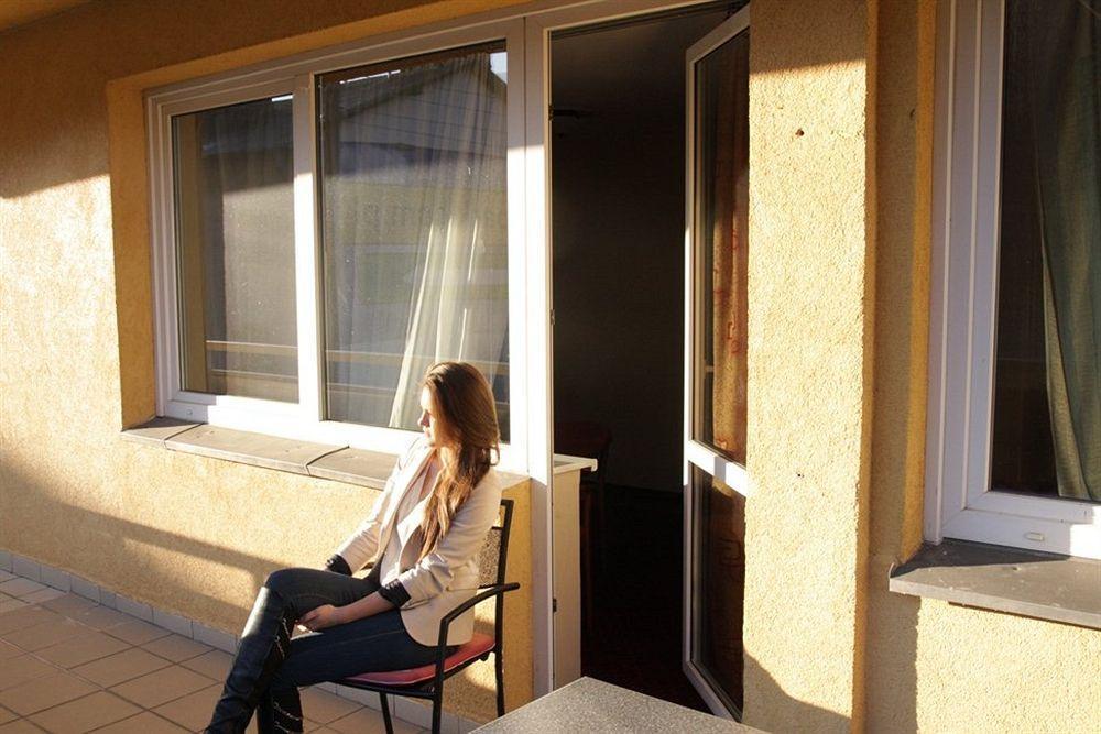 Hotel Wiktoria シクラルスカ・ポレンバ エクステリア 写真