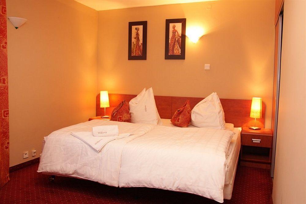Hotel Wiktoria シクラルスカ・ポレンバ エクステリア 写真