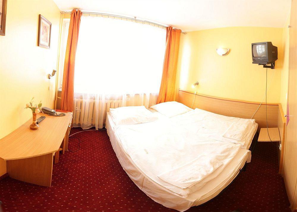 Hotel Wiktoria シクラルスカ・ポレンバ エクステリア 写真